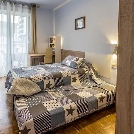 Paseo Antzieta 31. 1e Apartament