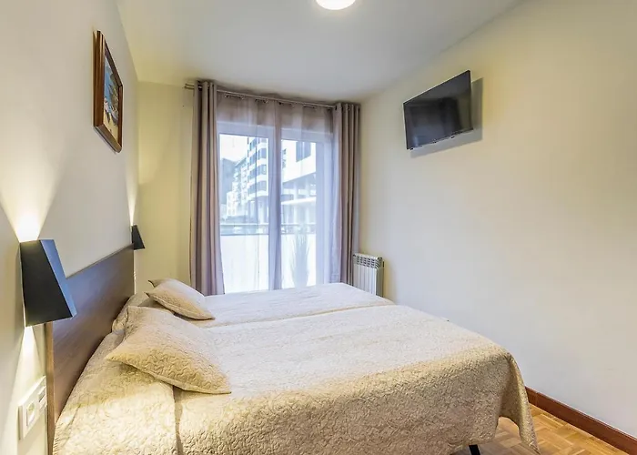 Paseo Antzieta 31. 1e Apartament