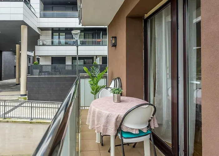 Paseo Antzieta 31. 1e Apartament