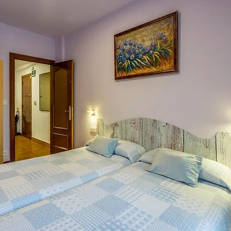 Paseo Antzieta 31. 1e Apartamento *