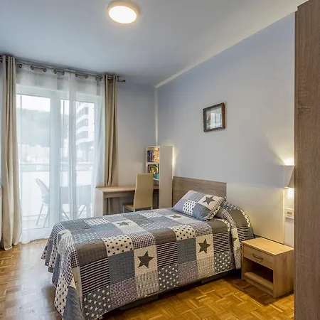 Apartamento Paseo Antzieta 31. 1e