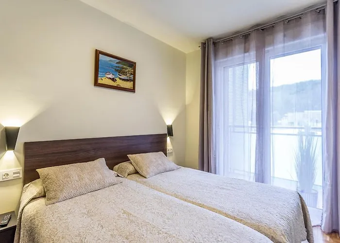 Paseo Antzieta 31. 1e Appartement *