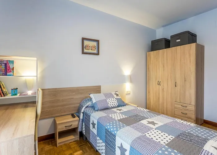 Apartamento Paseo Antzieta 31. 1e