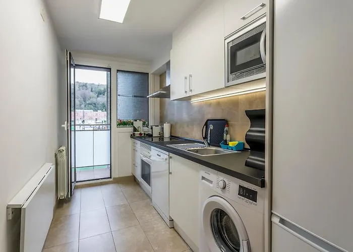 Paseo Antzieta 31. 1e Apartamento